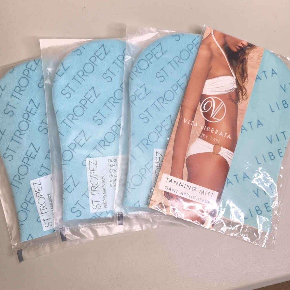 St. Tropez Light Blue Tanning Mitt - Pack of 3 And Vita Liberara